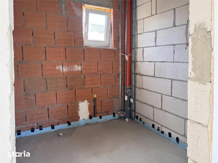 Casă cu 4 camere decomandat cu Teren 250 Mp în Ipotești