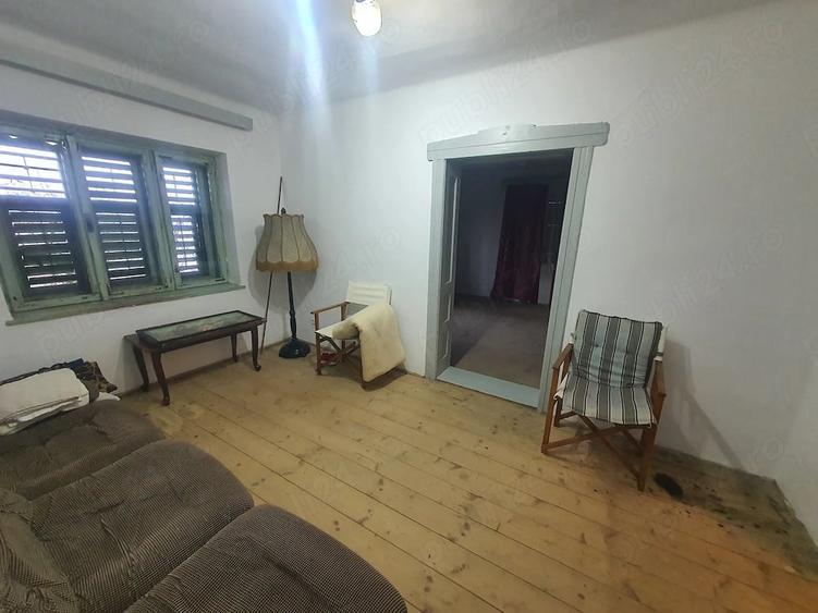 Casă cu 6 camere cu Teren 1100 Mp în Colun