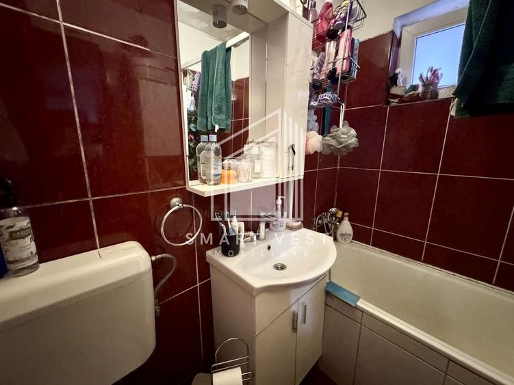 Apartament cu 3 camere semidecomandat în Botizului