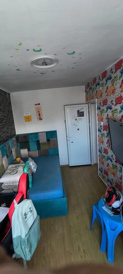 Apartament cu 3 camere semidecomandat în Exterior Vest