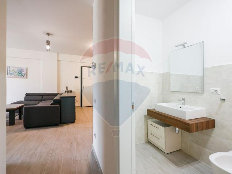 Apartament cu 3 camere decomandat, mobilat în Ultracentral