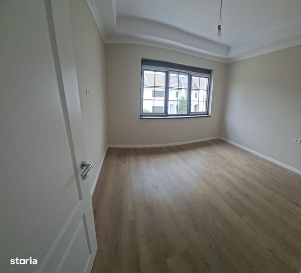 Casă cu 4 camere cu Teren 250 Mp în Torontalului
