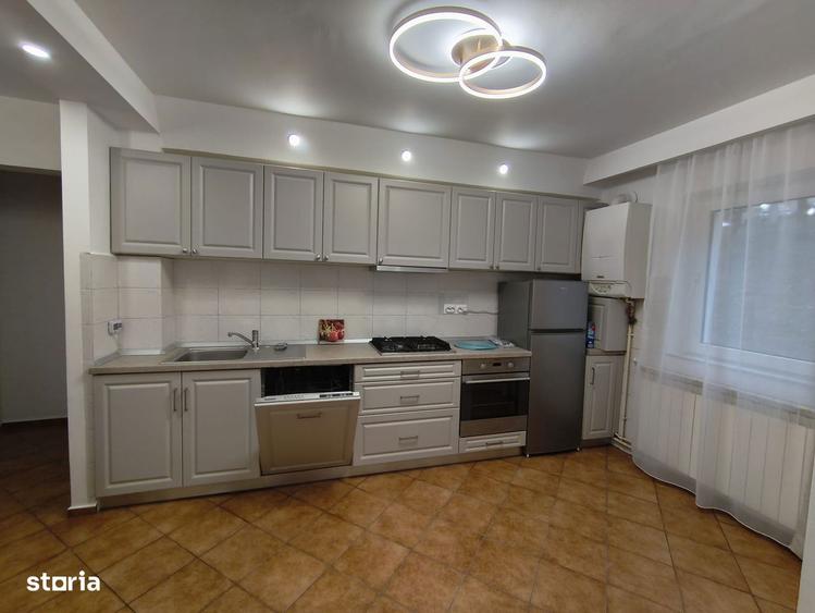 Apartament cu 3 camere în Vasile Aaron