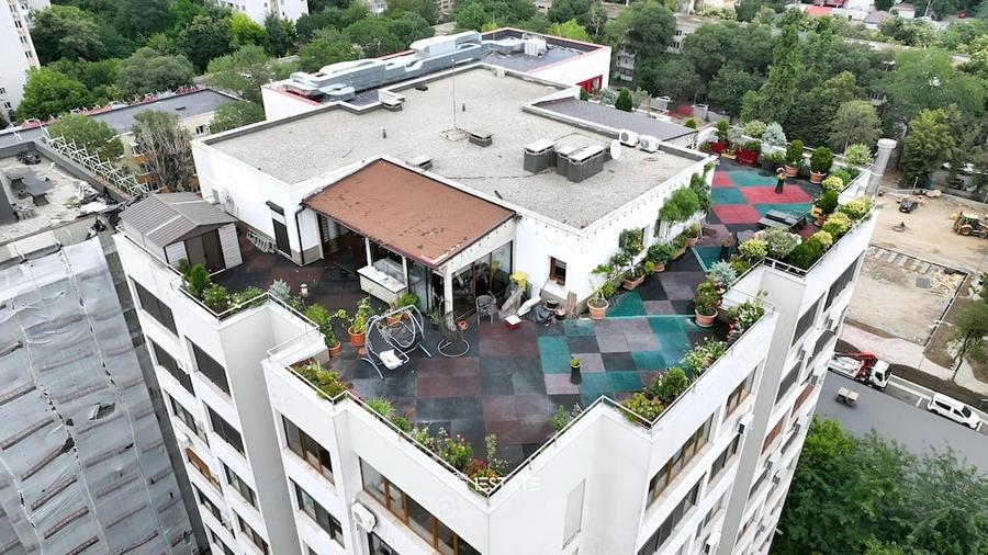 Apartament cu 4 camere decomandat în Titan