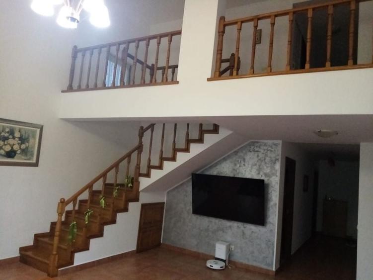 Casă cu 4 camere în Central