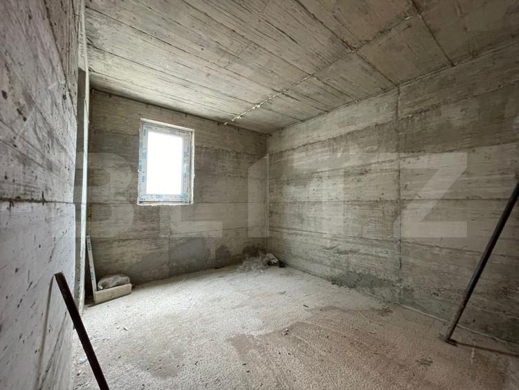 Duplex cu 5 camere cu Canalizare în Dâmbul Rotund