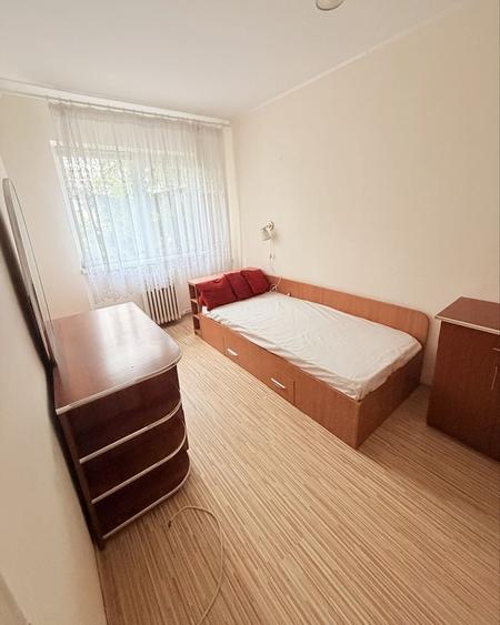 Apartament cu 3 camere semidecomandat în Cuza Vodă