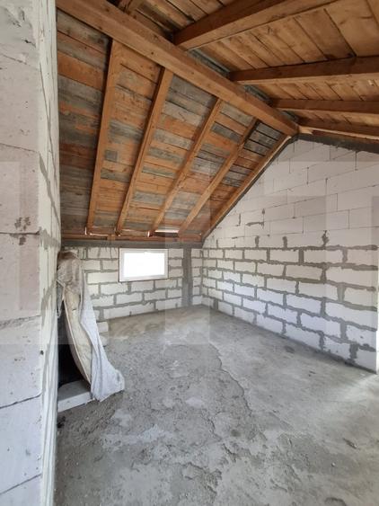 Casă individuală cu 4 camere cu Garaj în Teslui