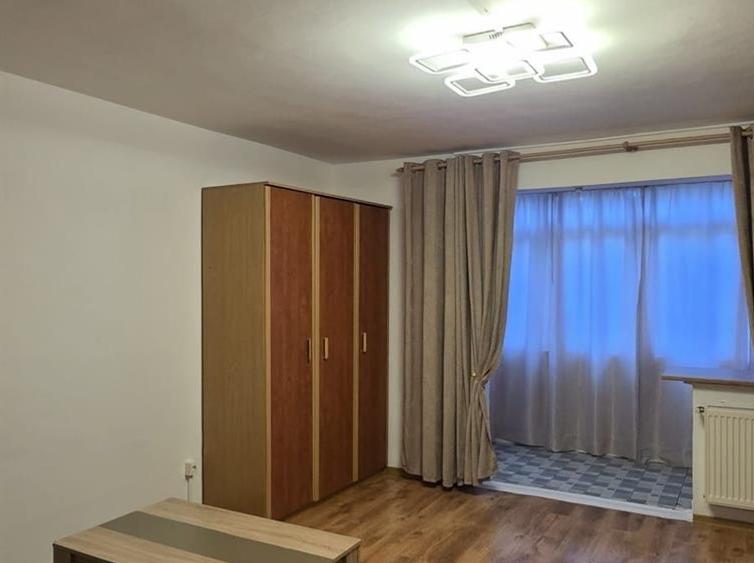 Garsonieră semidecomandată în Titan