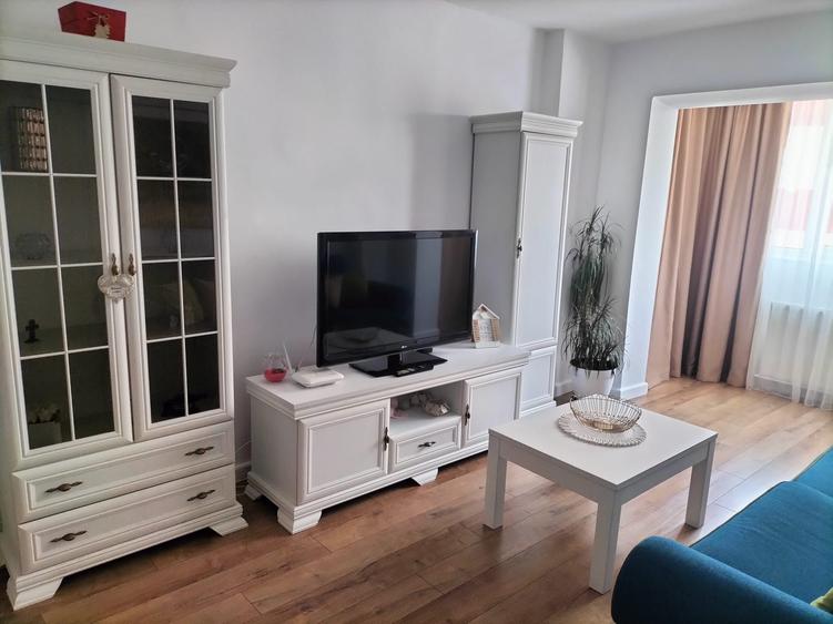 Apartament cu 3 camere decomandat în Cetate
