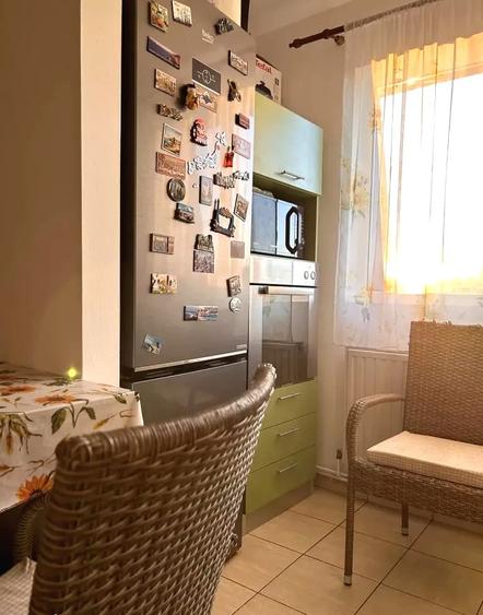 Apartament cu 3 camere decomandat, mobilat în Nicolina