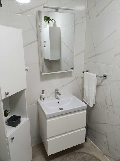 Apartament cu 2 camere semidecomandat în Florești