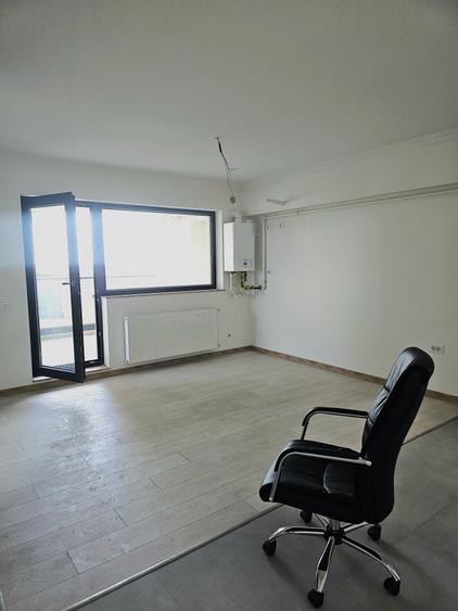 Apartament cu 3 camere decomandat în Energia