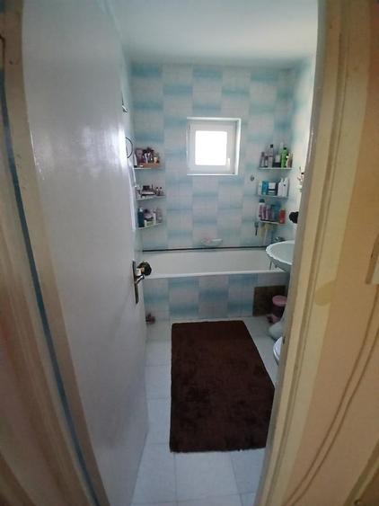 Apartament cu 3 camere decomandat în Aradului