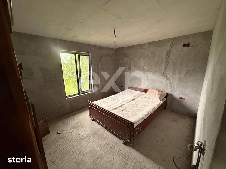 Casă cu 3 camere cu Teren 2857 Mp în Buzoești