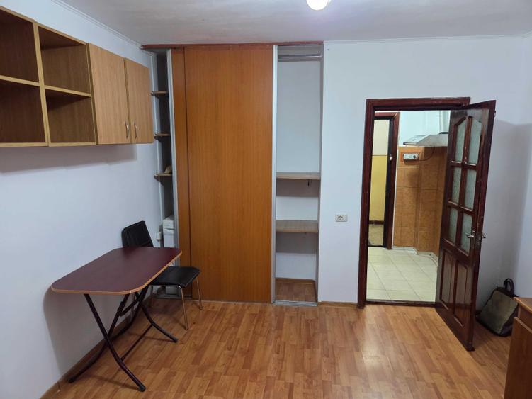 Garsonieră decomandată în CET
