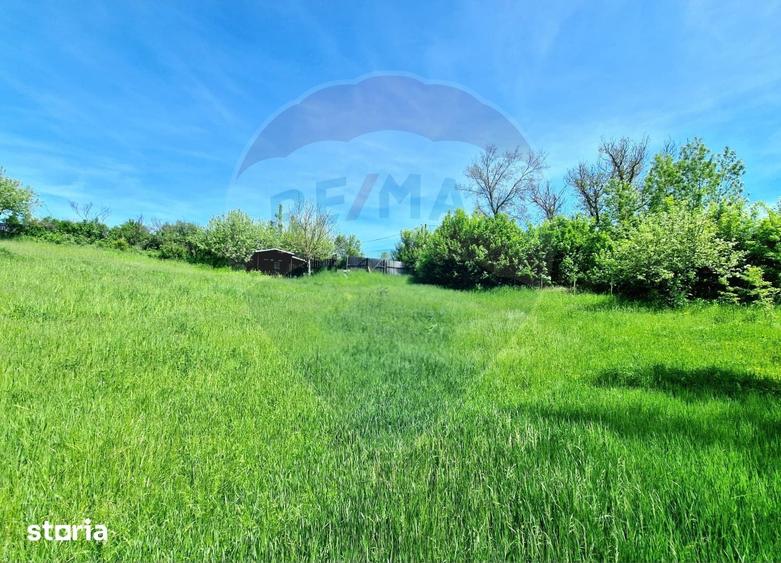 Teren de 2505 mp, în Mărgineni