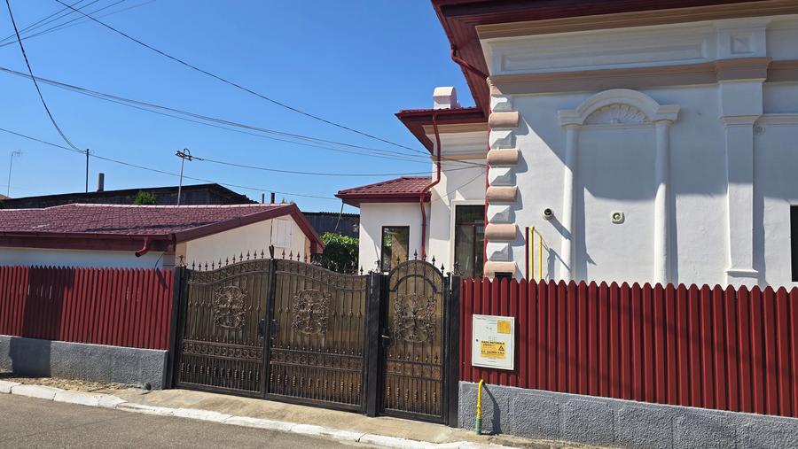 Casă individuală cu 3 camere cu Canalizare în Central