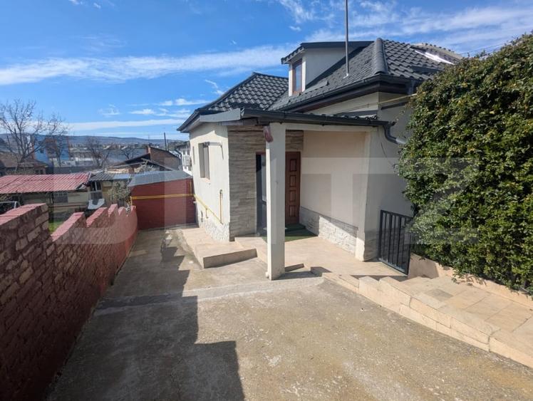 Duplex cu 4 camere cu Canalizare în Iris
