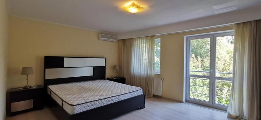 Apartament cu 3 camere în Primăverii