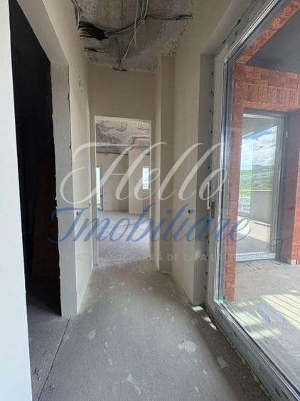 Penthouse cu 3 camere semidecomandat în Florești
