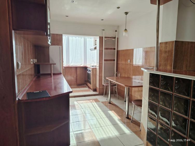 Închiriez 2 camere Str. Onestilor. Pret 300 euro. Comision 50%. - 4