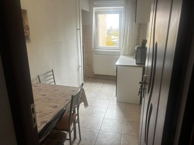 Apartament cu 3 camere decomandat în Steaua
