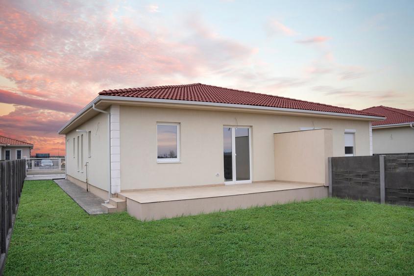 Duplex cu 3 camere cu Canalizare în Aeroport
