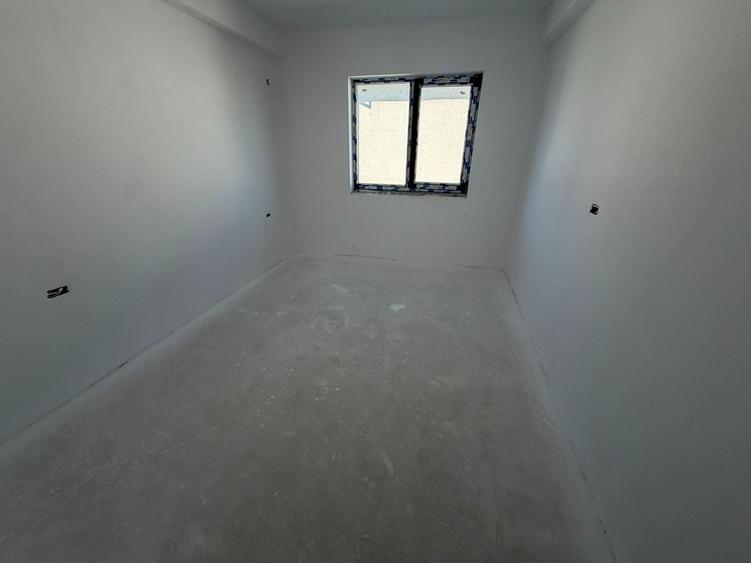 Duplex cu 4 camere cu Canalizare în Central