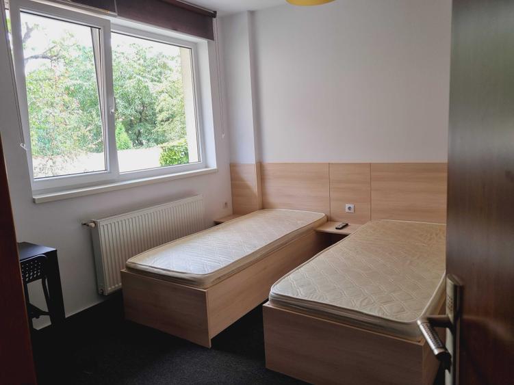 Apartament cu 3 camere decomandat în Exterior Vest