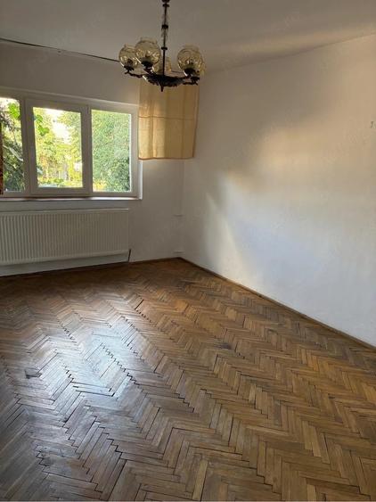 Apartament cu 3 camere decomandat în Aradului
