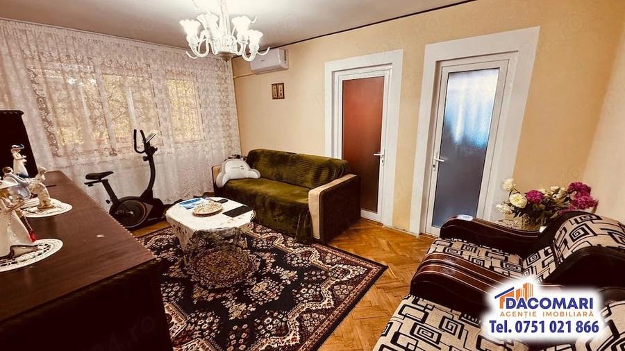 Apartament cu 3 camere semidecomandat în Micro 19