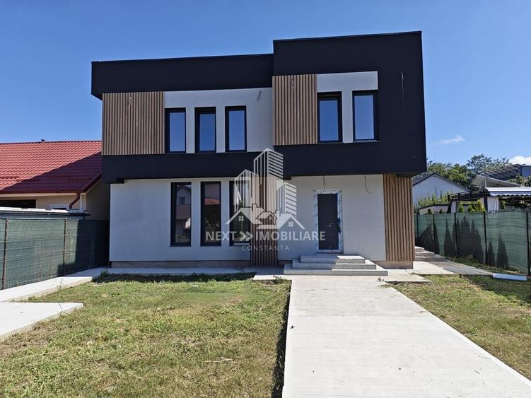 Casă individuală cu 4 camere cu Piscina în Cumpăna