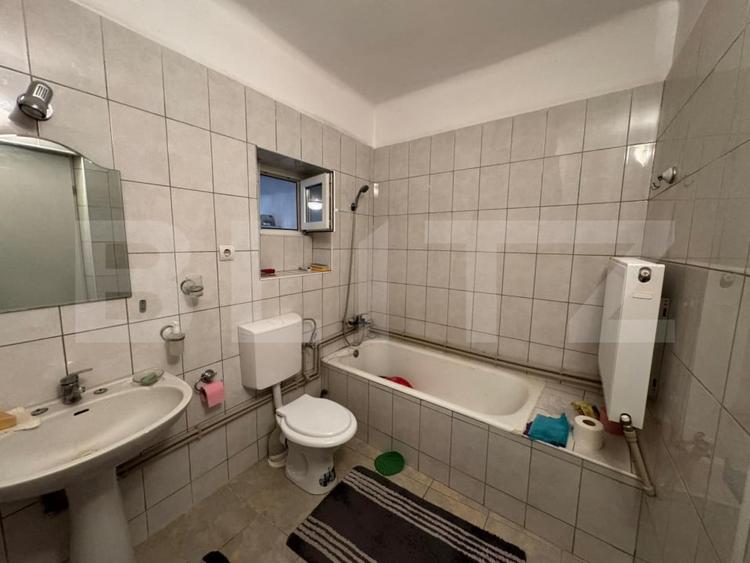 Casă individuală cu 5 camere cu Canalizare în 700
