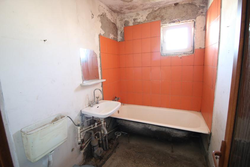 Apartament cu 3 camere decomandat în Micro 20