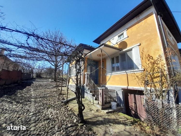Casă cu 5 camere cu Teren 2400 Mp în Budacu de Jos