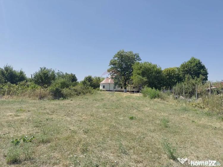 Teren de 2841 mp, în Apateu