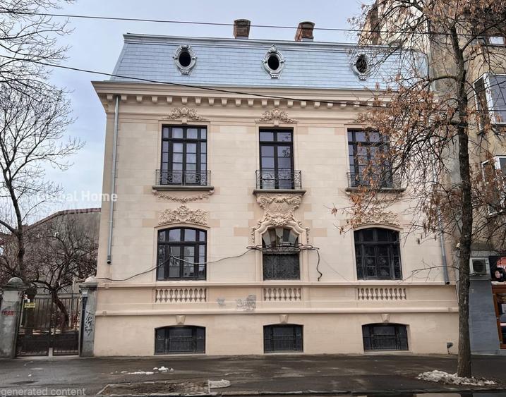 Casă individuală cu 10 camere cu Canalizare în Centrul Istoric