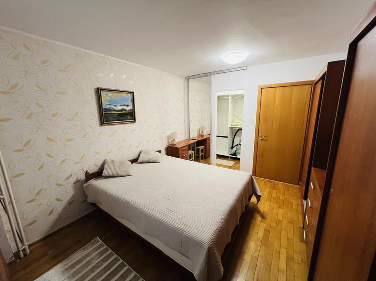 Apartament cu 4 camere decomandat, mobilat în Tei