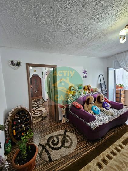 Apartament cu 3 camere decomandat în Est