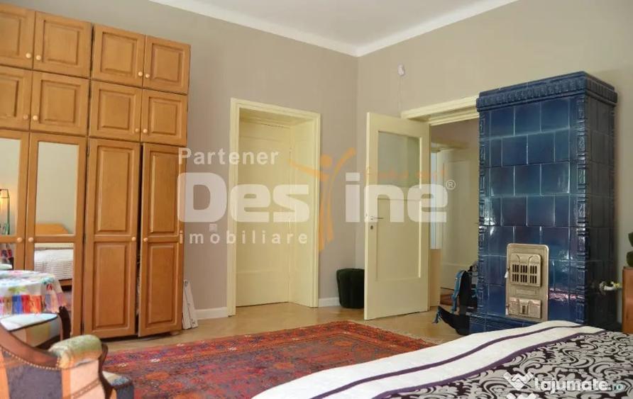 Apartament cu 4 camere decomandat în Central