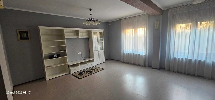 Casă cu 4 camere în Bărcănești