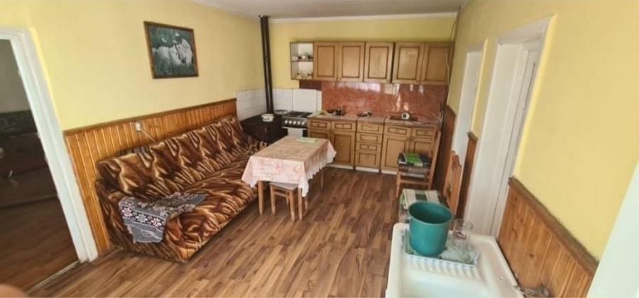 Casă cu 4 camere în Craiva