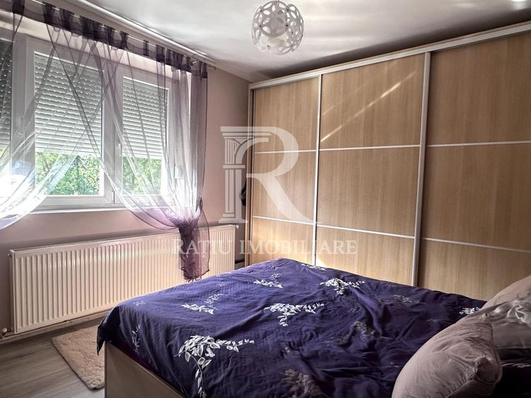 Apartament cu 3 camere semidecomandat, mobilat în Central