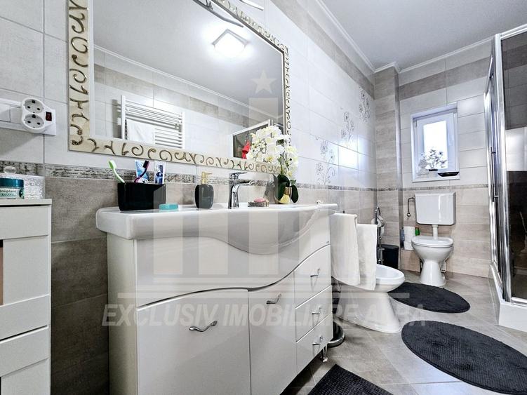 Casă individuală cu 6 camere cu Canalizare în Bărăbanț