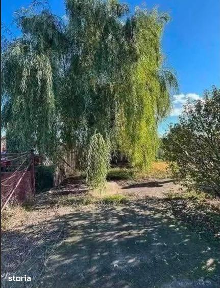Casă cu 4 camere cu Teren 1100 Mp în Central