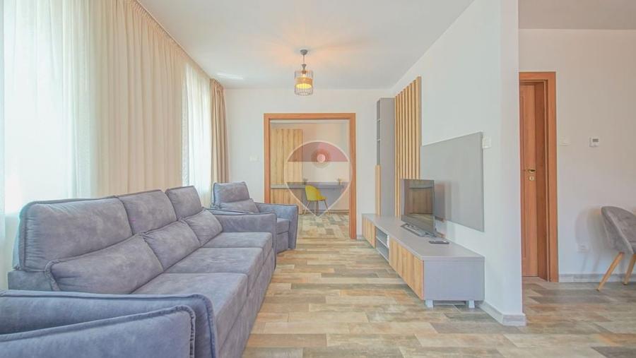 Casă cu 5 camere cu Teren 630 Mp în Central