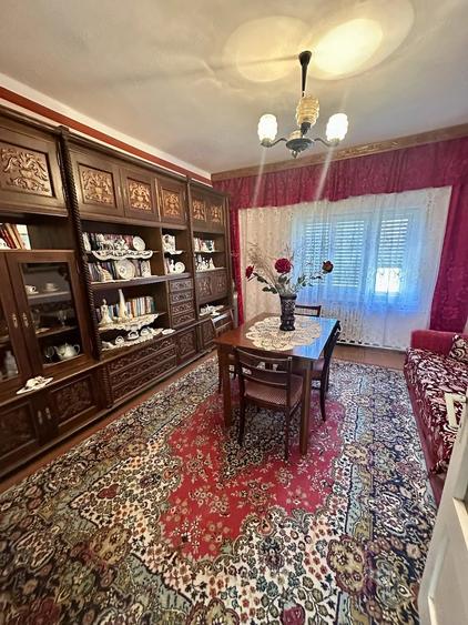Casă cu 6 camere cu Teren 688 Mp în Câlnic