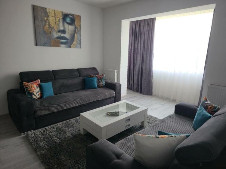 Apartament cu 3 camere semidecomandat în Dacia