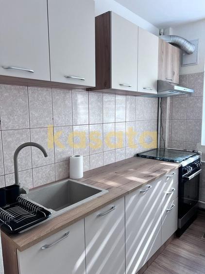 Apartament cu 3 camere semidecomandat, mobilat în Crângași